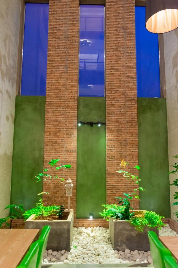 J Leaf Hotel By Blue Bird Negombo Exteriör bild