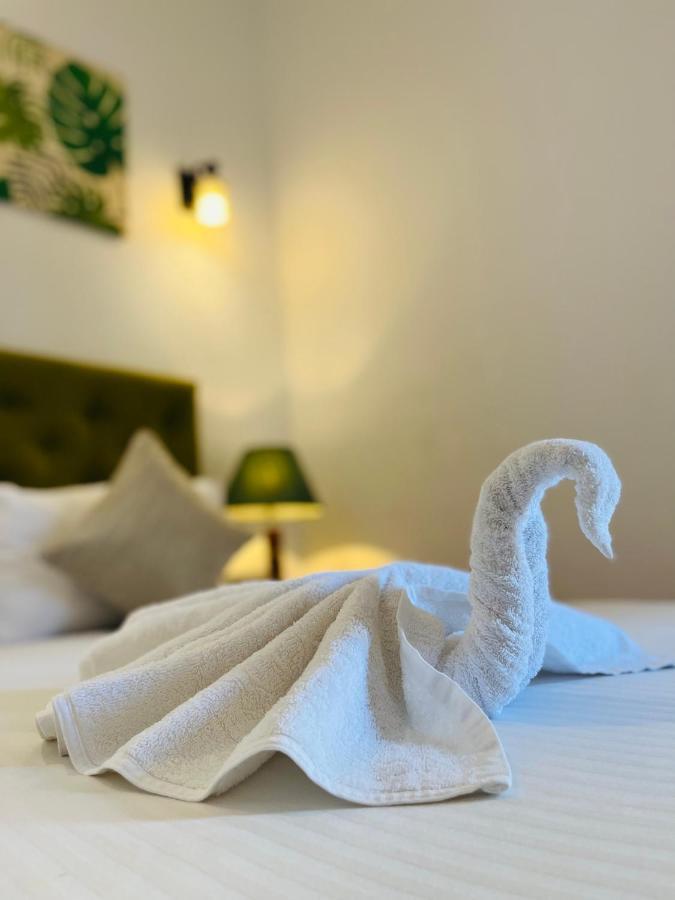 J Leaf Hotel By Blue Bird Negombo Exteriör bild