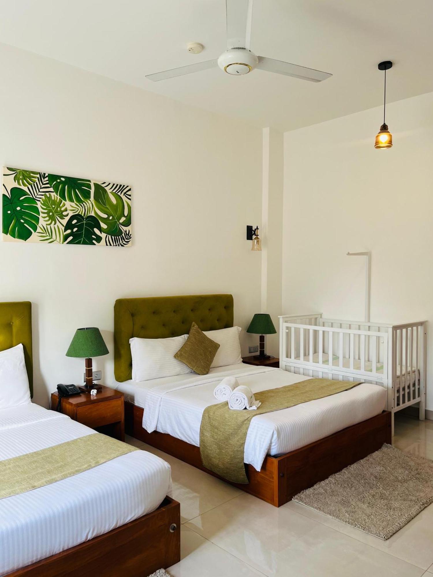 J Leaf Hotel By Blue Bird Negombo Exteriör bild