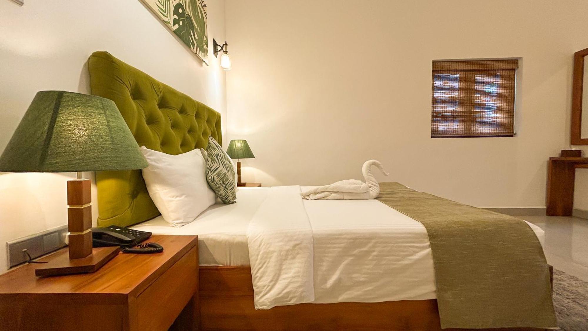 J Leaf Hotel By Blue Bird Negombo Exteriör bild