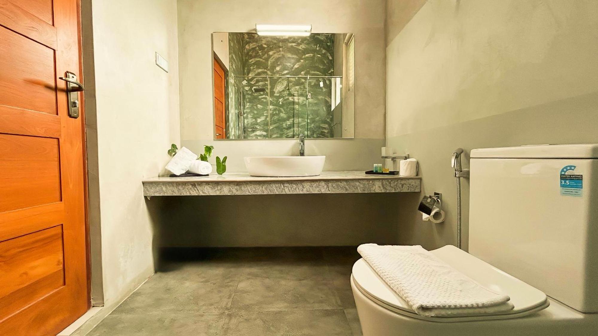 J Leaf Hotel By Blue Bird Negombo Exteriör bild