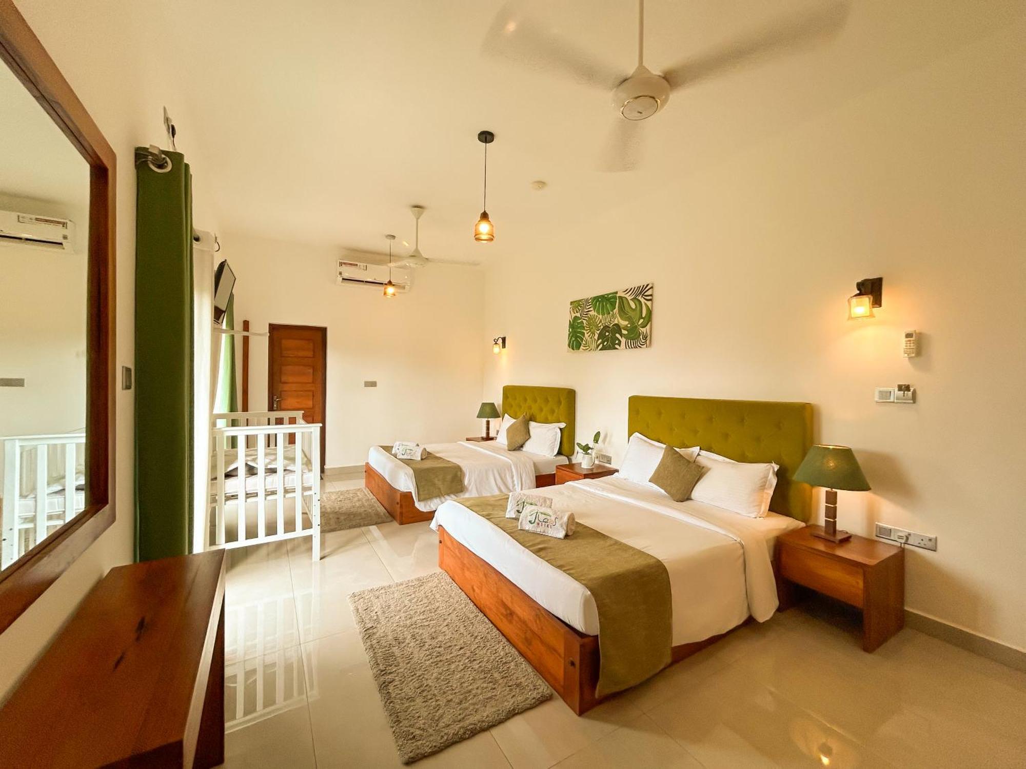 J Leaf Hotel By Blue Bird Negombo Exteriör bild
