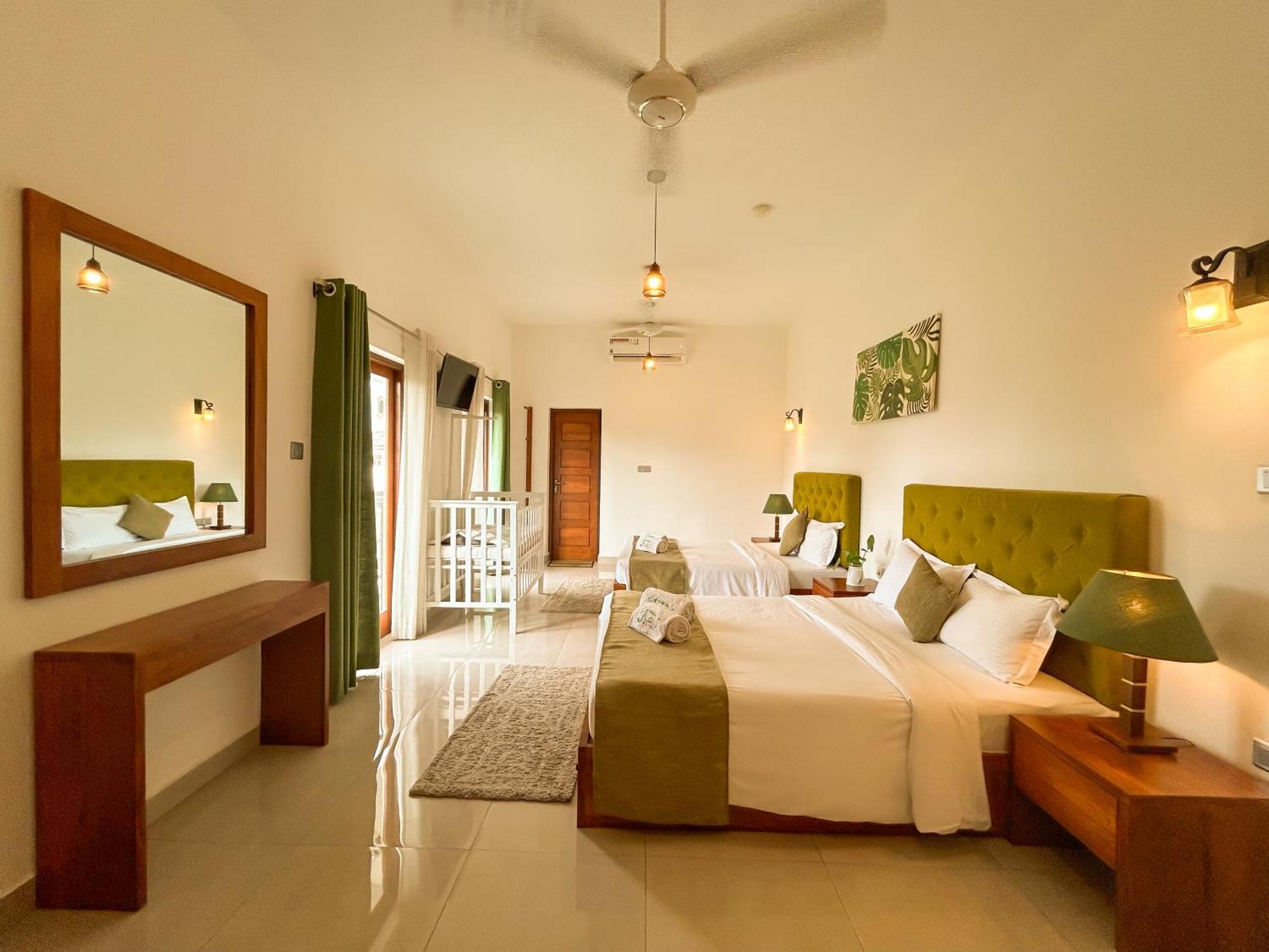 J Leaf Hotel By Blue Bird Negombo Exteriör bild