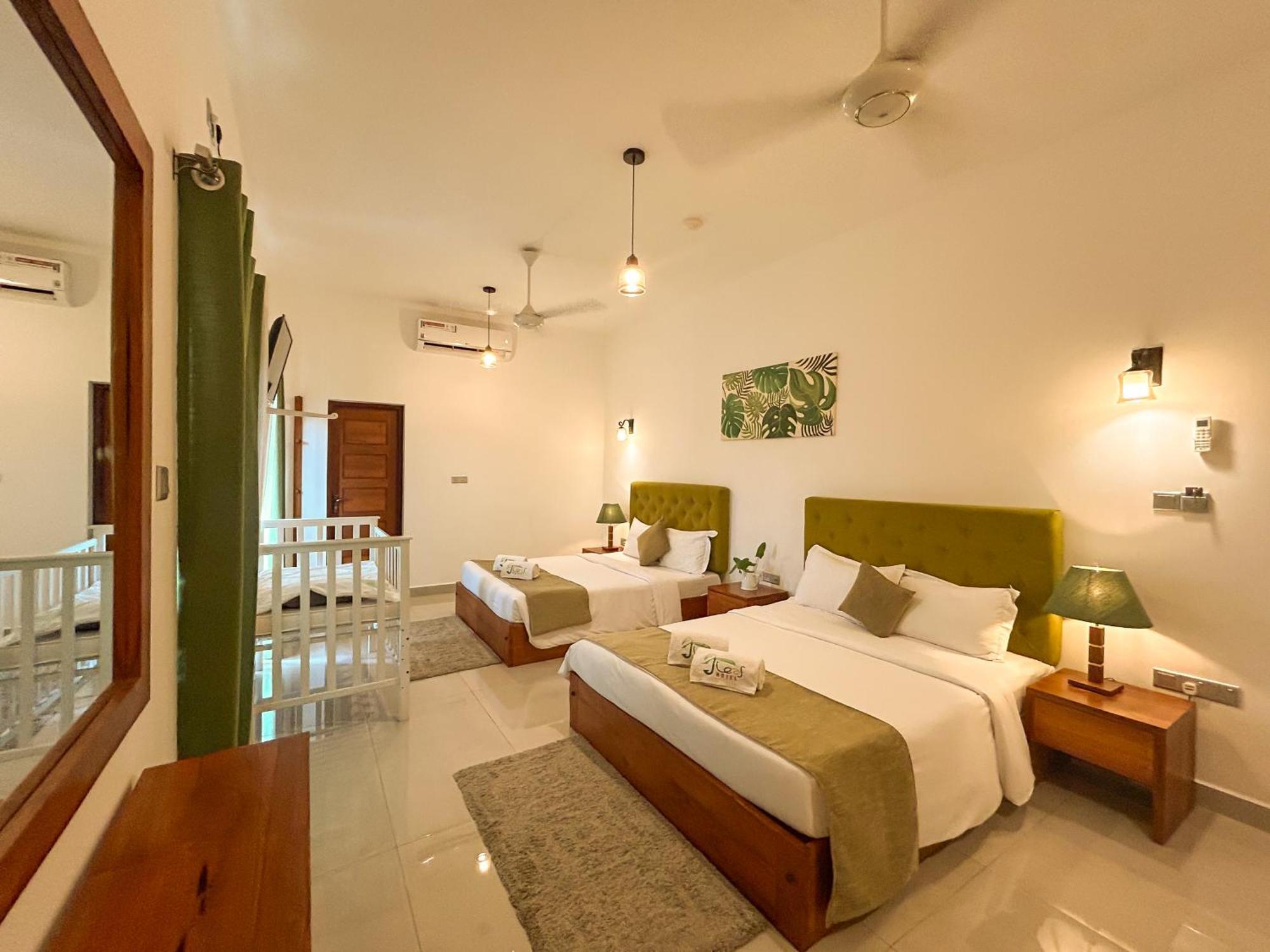 J Leaf Hotel By Blue Bird Negombo Exteriör bild